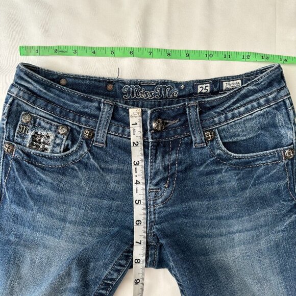 Miss Me Jean Short Bermuda Dark Wash Rhinestone Sequins Back Low Rise sz 25 - Picture 4 of 7